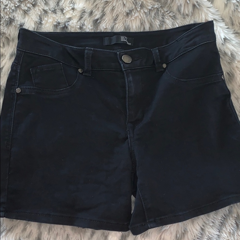 Cute 1822 Black Shorts